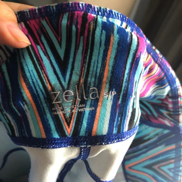 Zella Capri colorful geometric workout pants - Picture 2 of 3